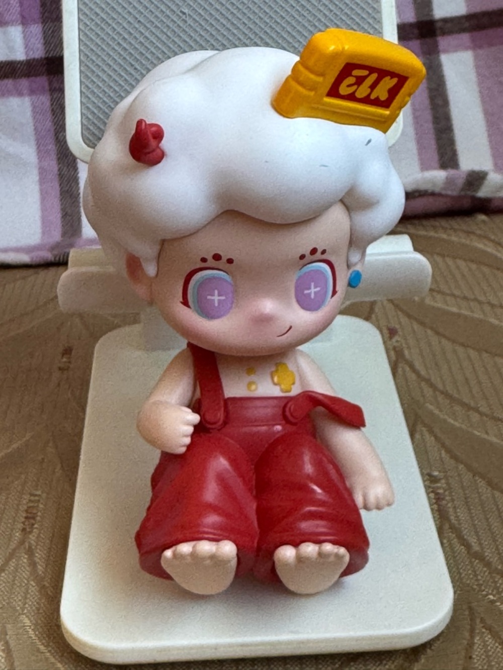 Finding Unicorn Agan The Little Girl Series - ELK Vinyl
Figure